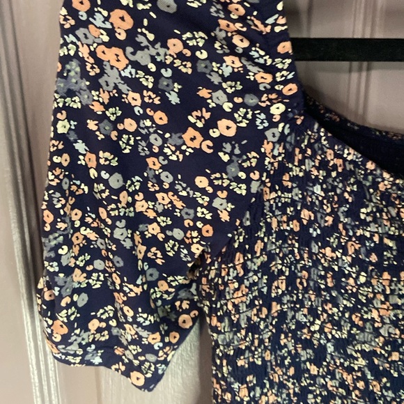 Isabel Maternity Women’s Size Medium Short Sleeve Smocked Top - Picture 4 of 11